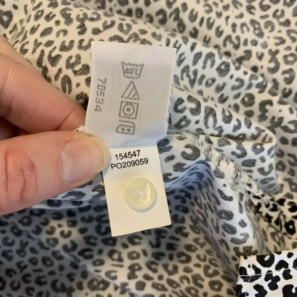 Foxcroft Womens 10 Blouse Long Sleeve Button Up Animal Print Wrinkle Free Shaped